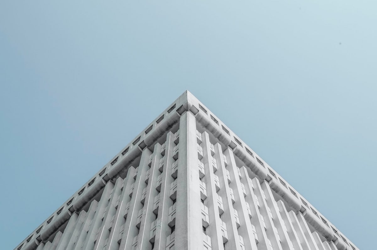 赛后维尼修斯与米利唐怒追赫塔菲球员要说法，场面一度失控